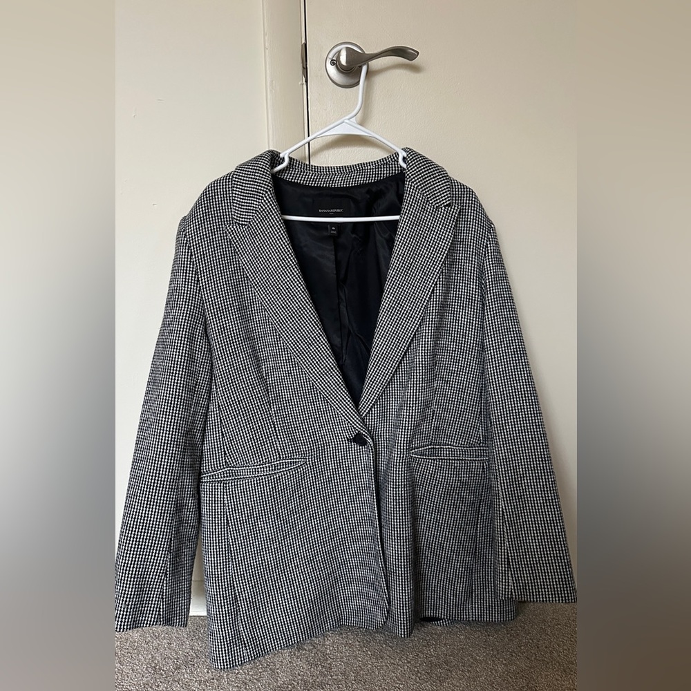 Banana Republic Classic Black and White Checkered Blazer